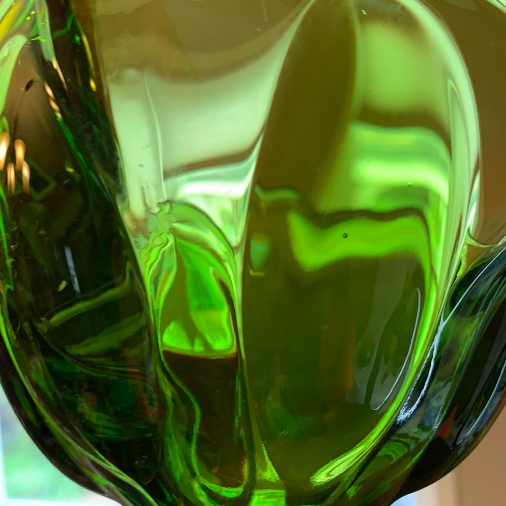 Vintage L. E. Smith emerald green scalloped handkerchief pedestal dish - Picture 10 of 10